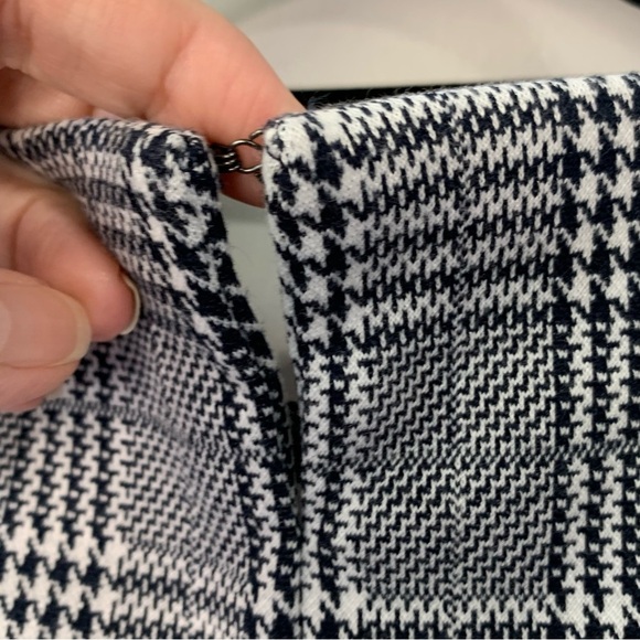 Banana Republic black and white houndstooth career wear tank. Size Mp - Picture 6 of 7